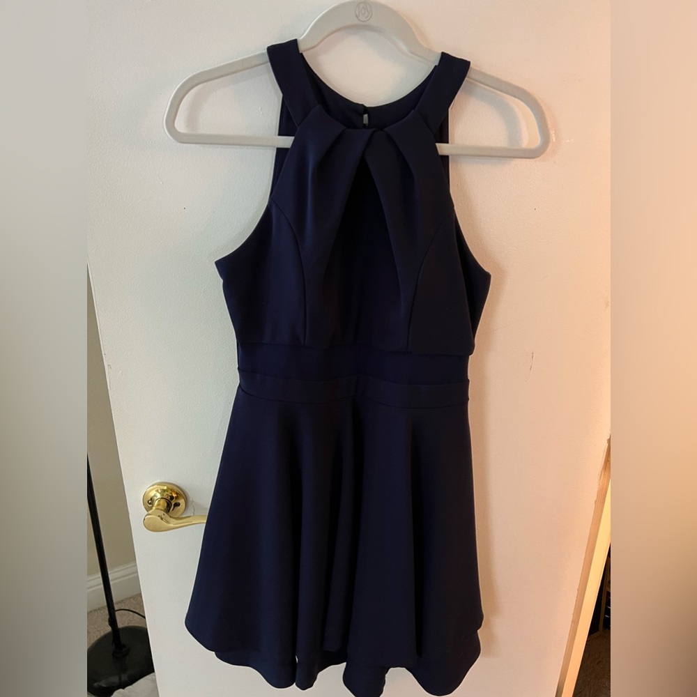 Super cute flower girl dress.